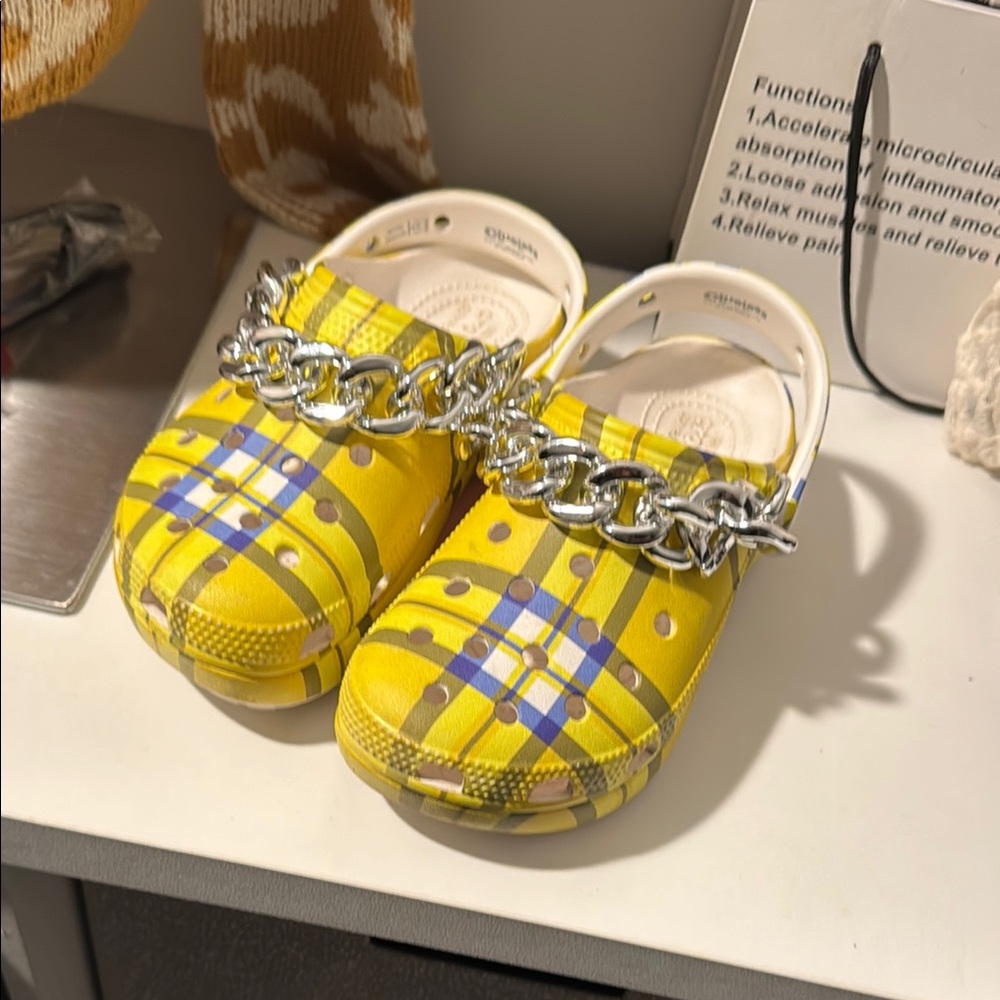 Crocs lmt edition clueless Cher platform Yellow Plaid Clogs Guc - Picture 11 of 13